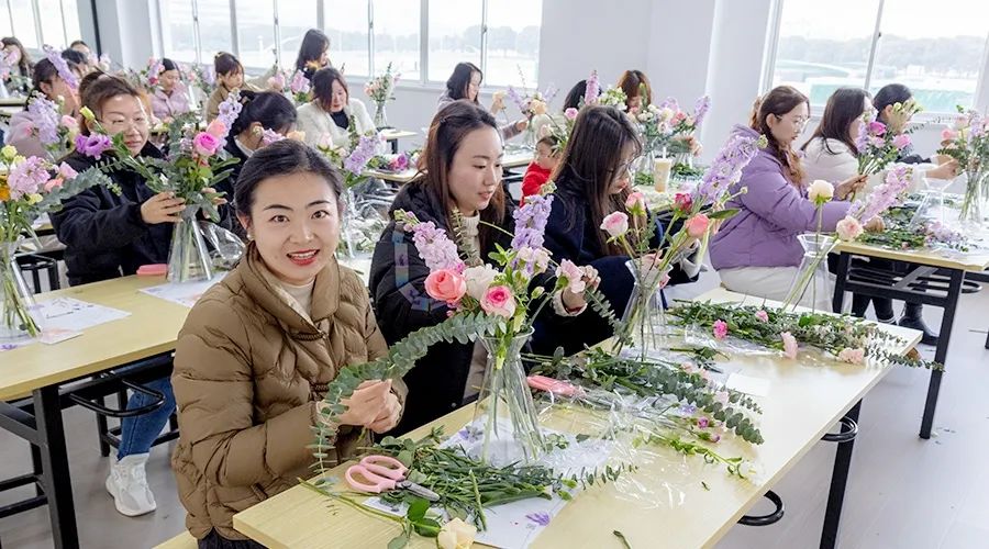 花开十里，美丽如你 | 远信储能举办三八妇女节艺术DIY活动