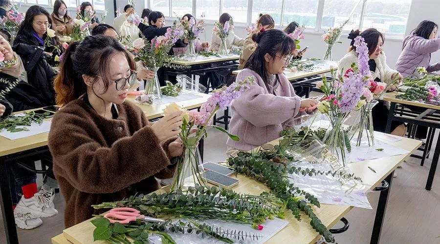 花开十里，美丽如你 | 远信储能举办三八妇女节艺术DIY活动