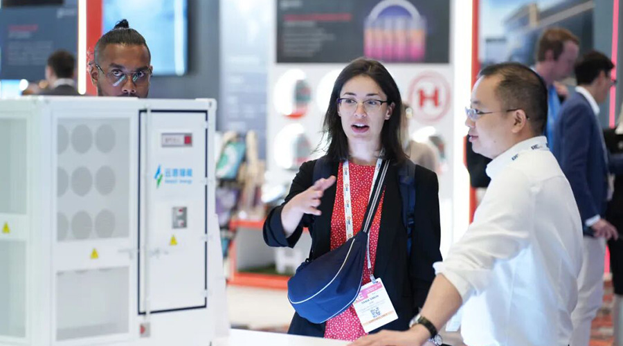 RE 2025｜远信发布构网型 浸没式液冷解决方案，为客户打造优质储能资产