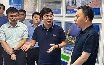 江苏省镇江市新区管委会领导莅临远信储能江苏工厂调研指导